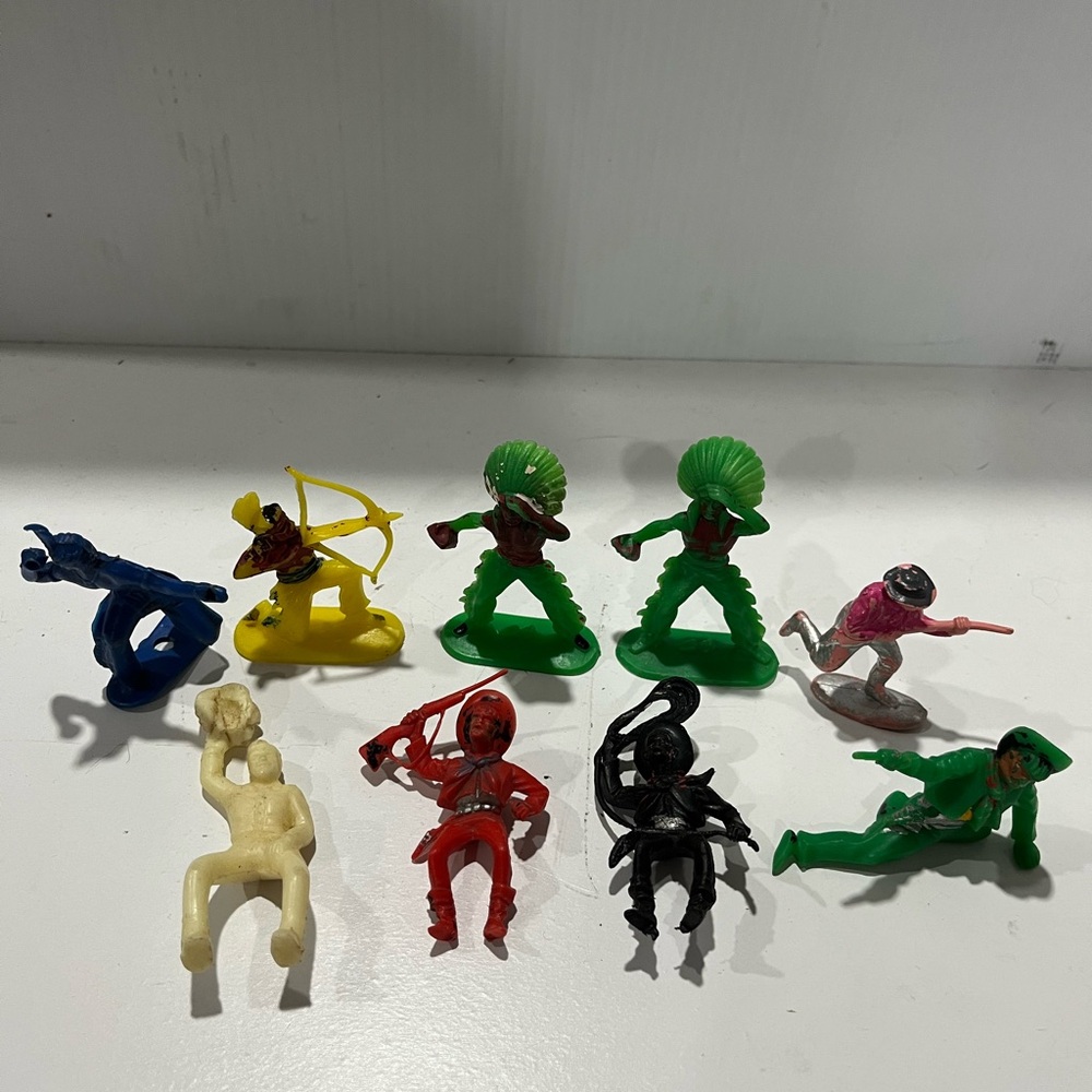 Vintage Plastic Cowboys & Indians Figurines 9 pcs